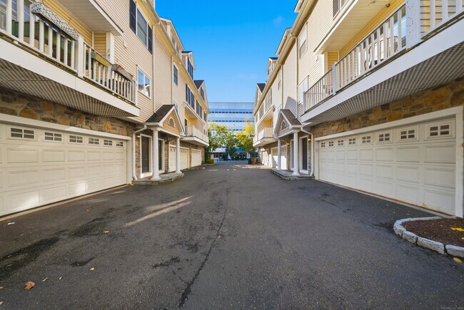 Building Photo - 1707 Summer St