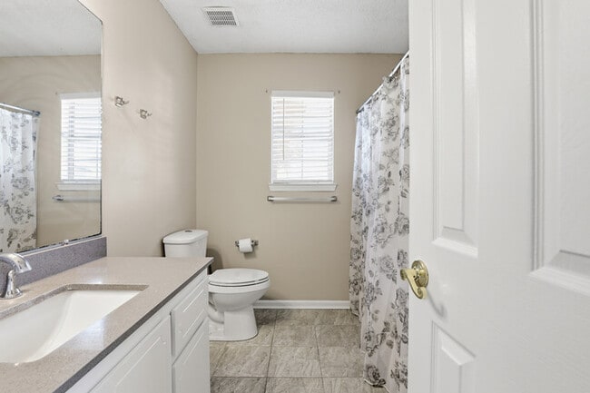 Building Photo - 10 Chamois Ct