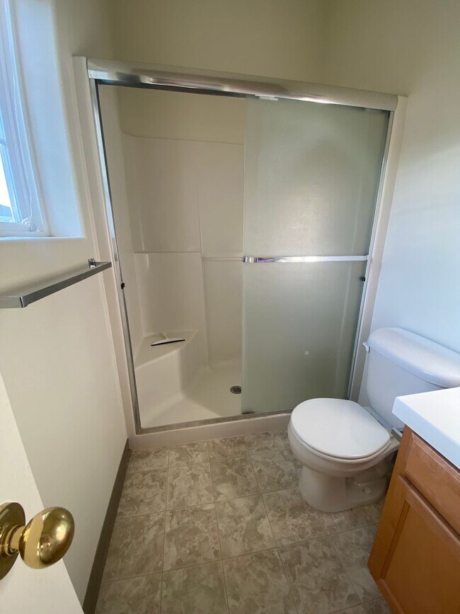 Building Photo - 2 bedroom, 2-1/2 bath condo - close to Mal...