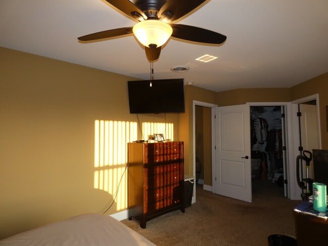 Building Photo - 627 N Edgemere Dr