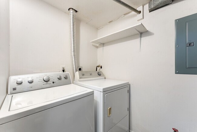 Building Photo - 3201-3207 Schuetzen Ln