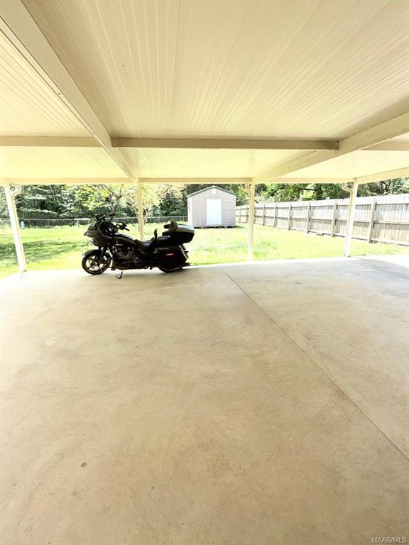 Building Photo - 710 Summer Ln