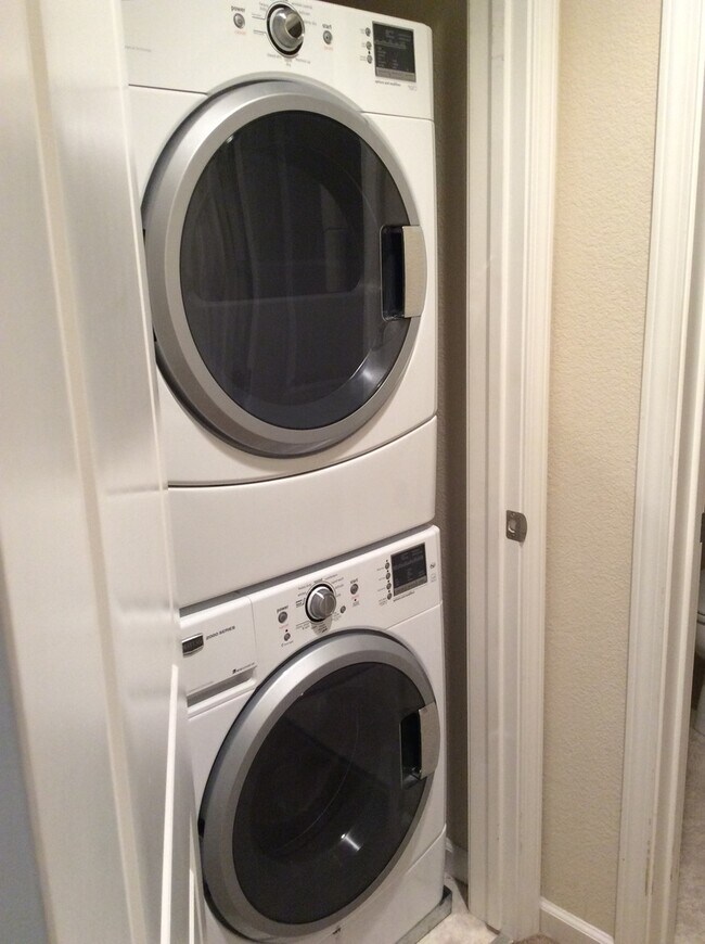 Building Photo - Opportunity Knocks! Updated Tri-Level prop...