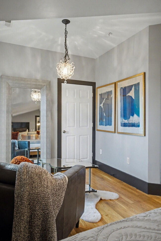 Building Photo - 261 S Limestone