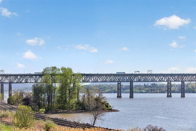 Building Photo - 402 Sacandaga Loop