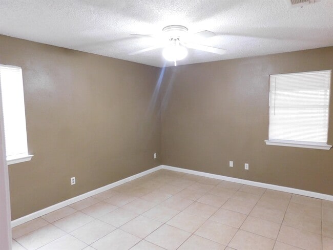 Building Photo - 110 Danielle Dr