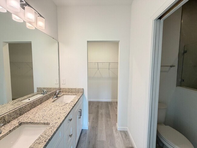 Building Photo - 5341 Vista Lago Dr