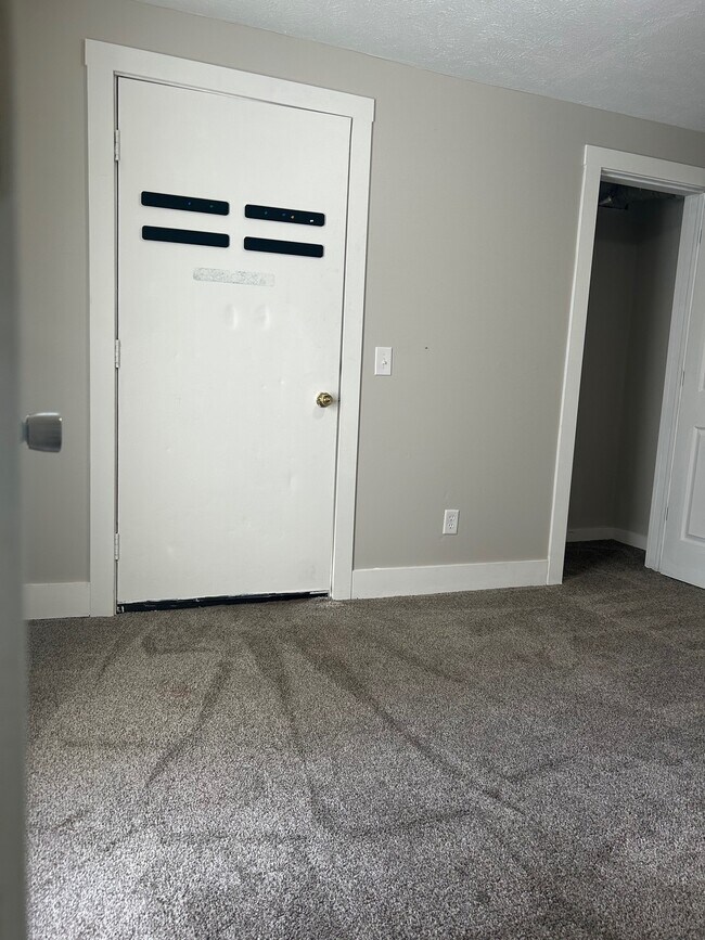 Building Photo - 129 Meachem Ave