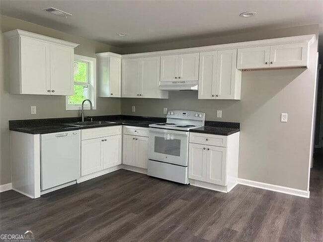 Building Photo - 1996 Chestnut Log Dr