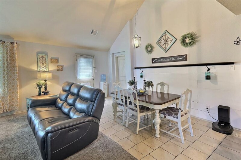 Building Photo - 21691 Horseshoe Dr