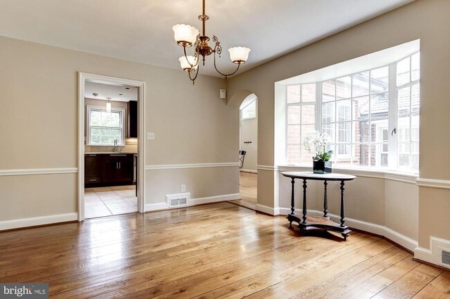 Building Photo - 5013 Brookdale Rd