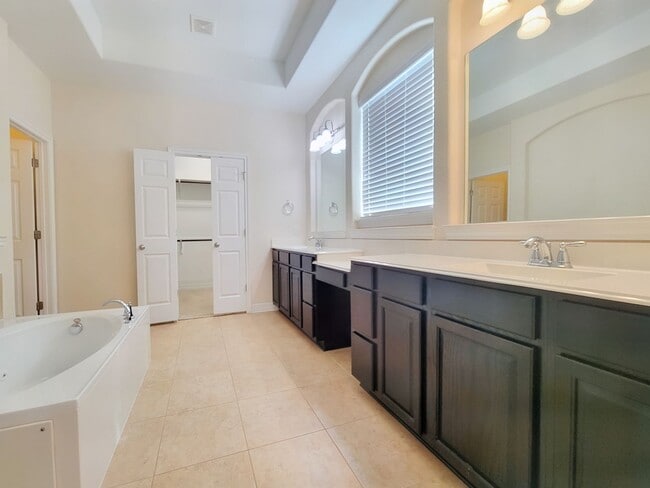 Building Photo - 707 Brook Meadow Trail