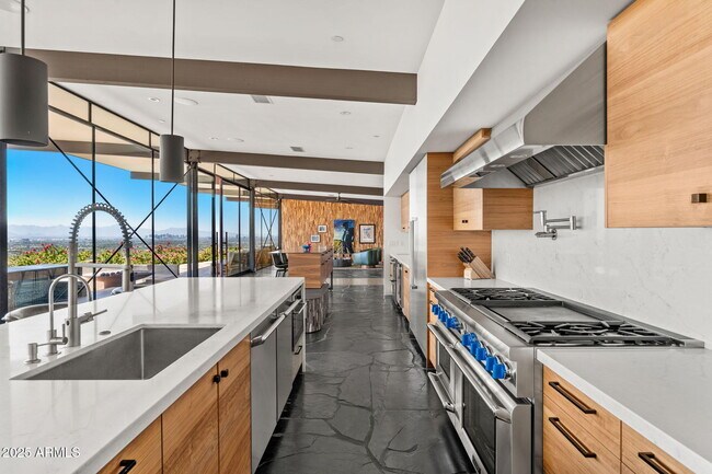 Building Photo - 4925 E Red Rock Dr