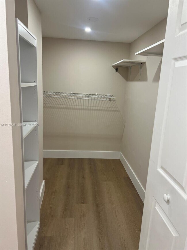 Building Photo - 17021 N Bay Rd