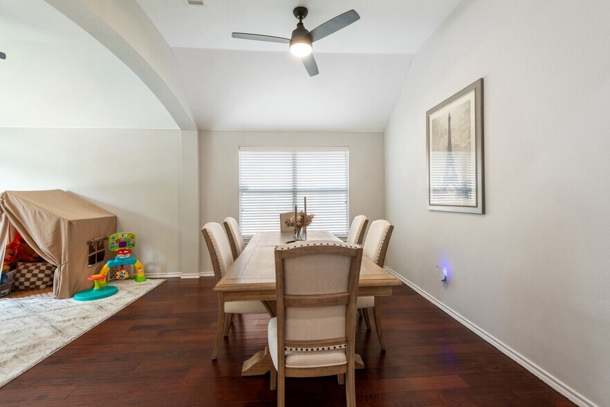 Building Photo - 5804 Parkplace Dr