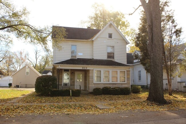 Building Photo - 811-813 W University Ave