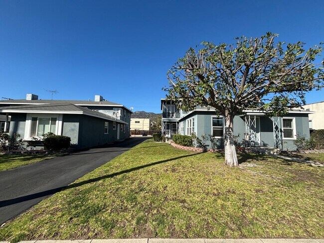 Building Photo - Glenoaks, 625-633 1/2