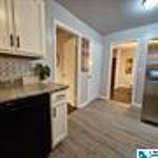 Building Photo - Charming 4 Bedroom, 1 Bathroom house