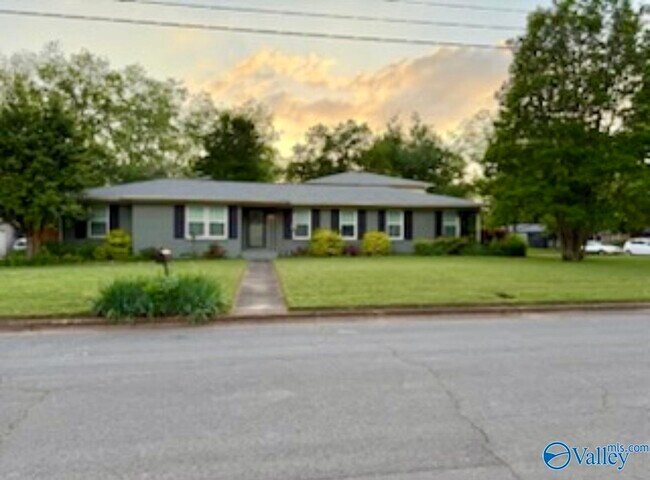 Primary Photo - 377 College Park Ct NW