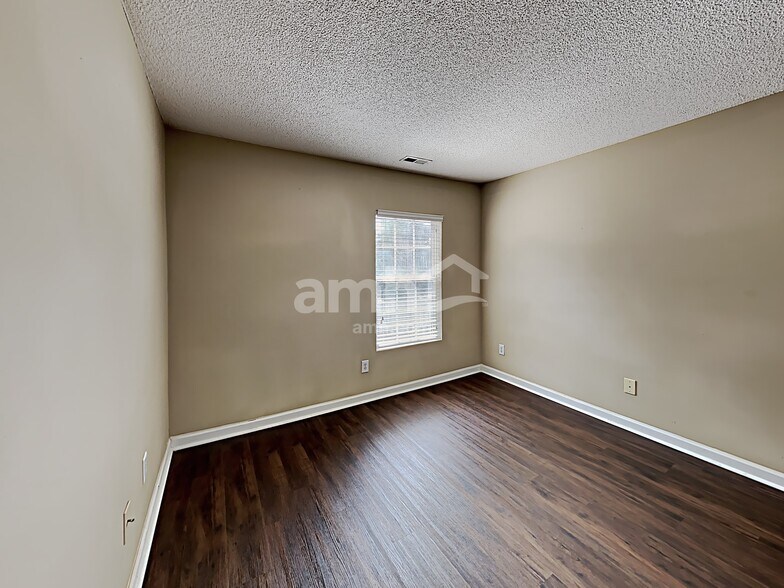 Building Photo - 116 N Honey Springs Ave