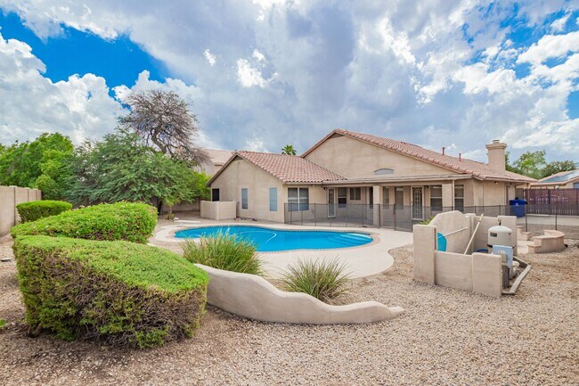 Building Photo - New Listing in Avondale