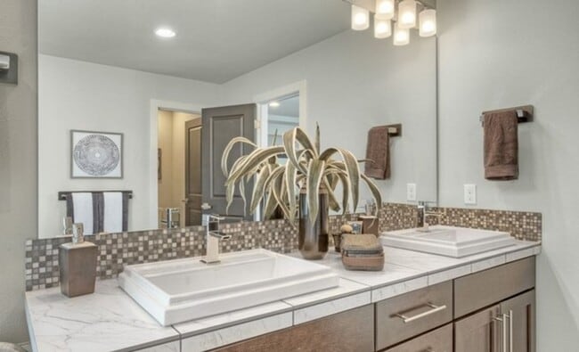 Building Photo - A Charming and Cozy 4 Bed 3.5 bath home in...