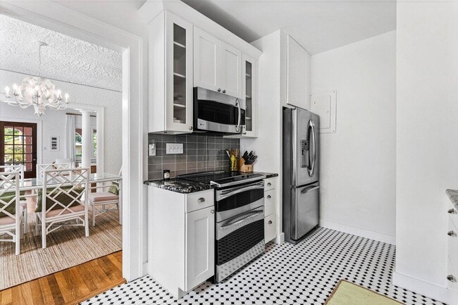 Building Photo - 217 Coconut Ave