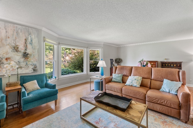 Building Photo - 4241 Rivercliff Crescent W