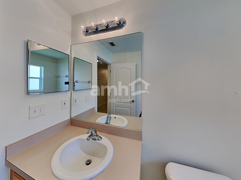 Building Photo - 10126 41st Ct E