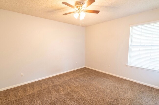 Building Photo - 1016 Grayland Dr