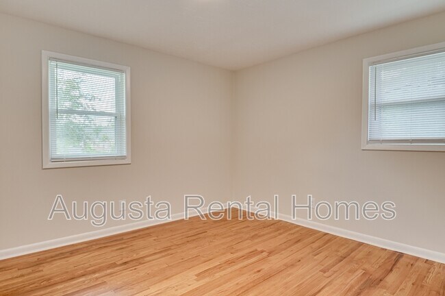 Building Photo - 1406 Ridgewood Dr