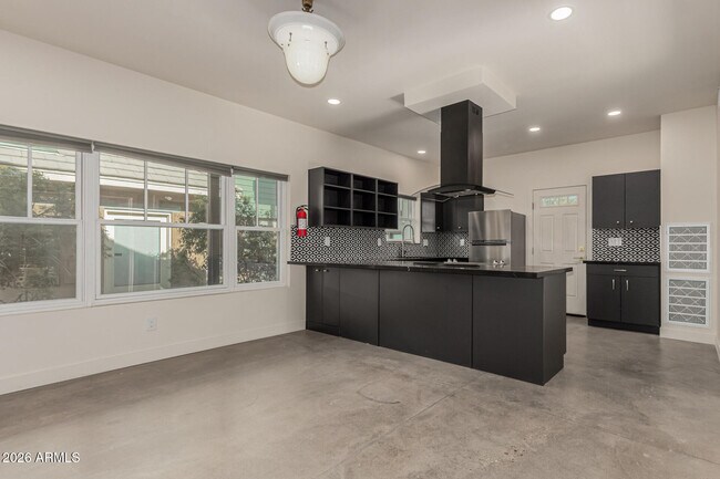 Building Photo - 125 N 11th Ave