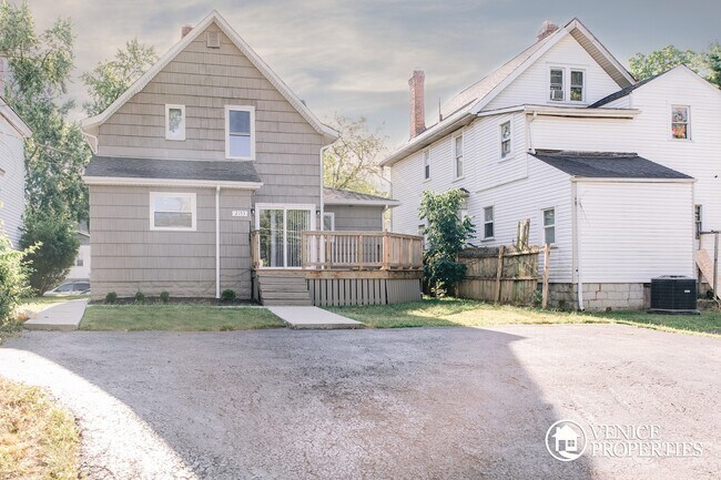 Building Photo - 2153 Indiana Ave