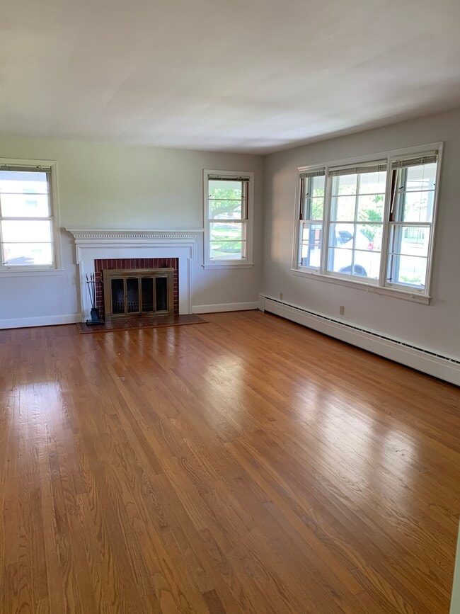 Building Photo - 2009 Mimosa Dr