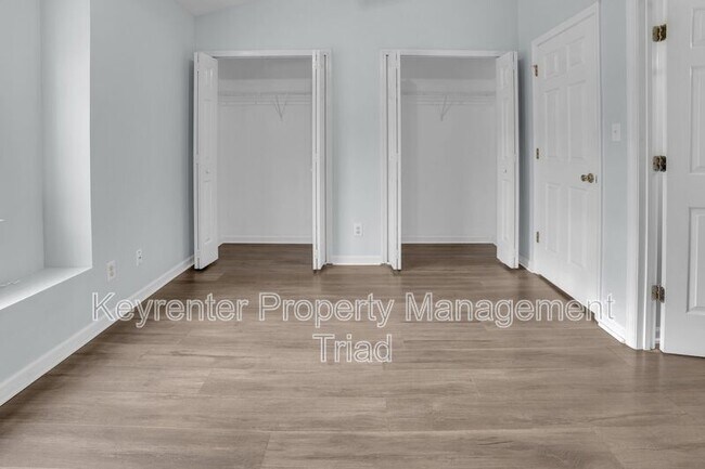 Building Photo - 16 Raelans Cir