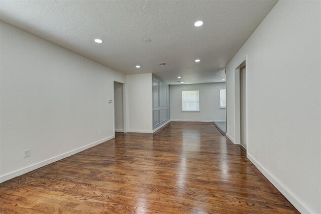 Building Photo - 1202 Windsor Way