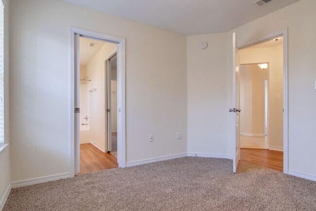 Building Photo - 5851 Chi Chi Cir