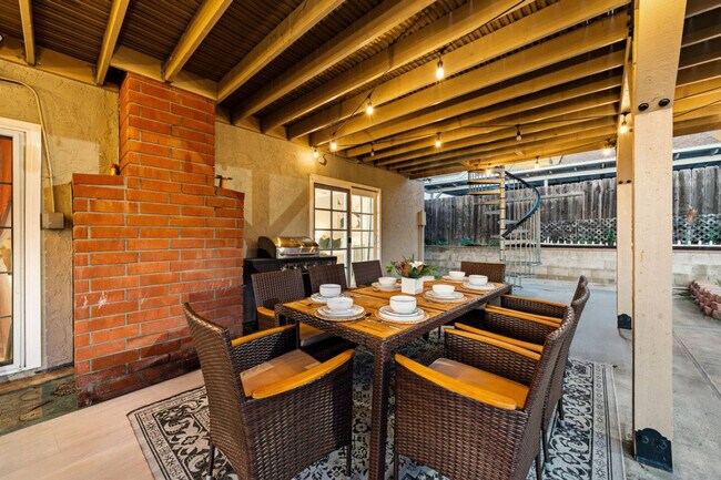 Building Photo - 13075 Old West Ave