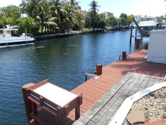 Building Photo - 2325 Magnolia Dr