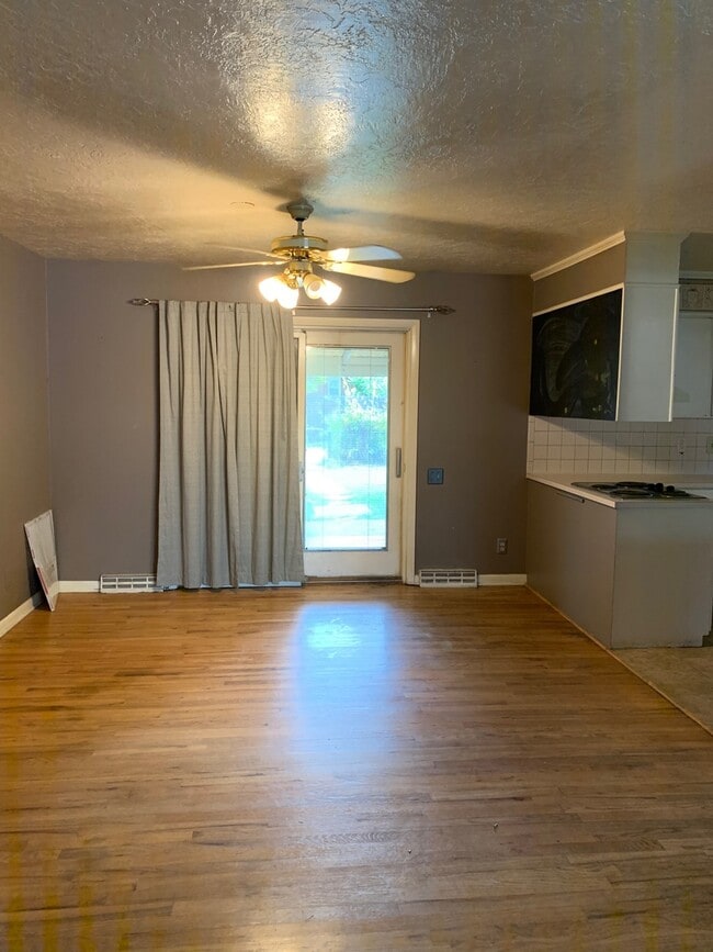 Building Photo - 3 Bedroom, 2 Bath Ranch Home with 1 Car Attached Garage in Greeley, Colorado