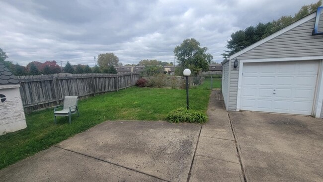 Building Photo - 168 Main St