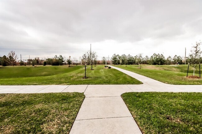 Building Photo - 1111 Richcrest Dr
