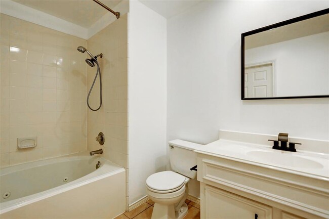 Building Photo - 1144 W 25th St