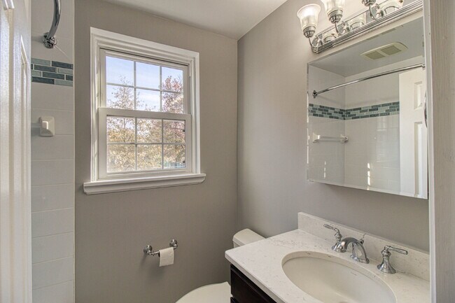 Building Photo - Discover Exceptional Townhouse Living!
