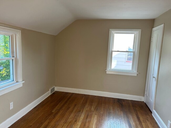Building Photo - 3 Bedroom with 2 Car Attached garage