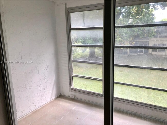 Building Photo - 5530 N Lakewood Cir