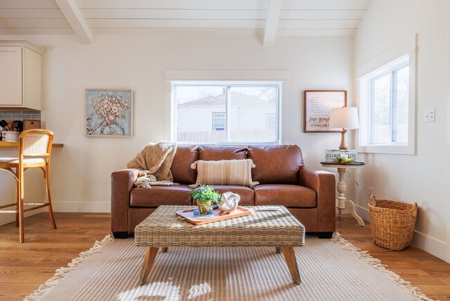 Building Photo - Beautifully remodeled bungalow