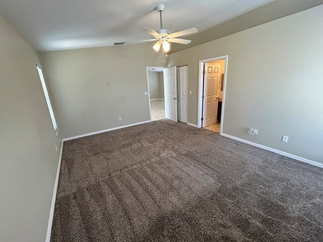 Building Photo - 1027 SW 9th Ct