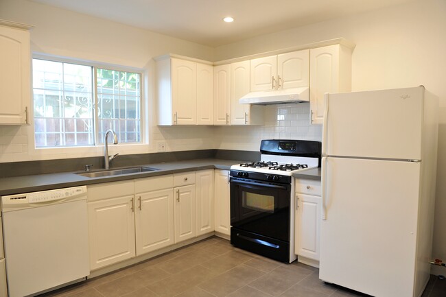 Kitchen - 1171 West Blvd