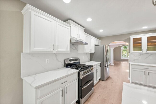 Building Photo - Spacious Sunrise Home for Rent in Puyallup...